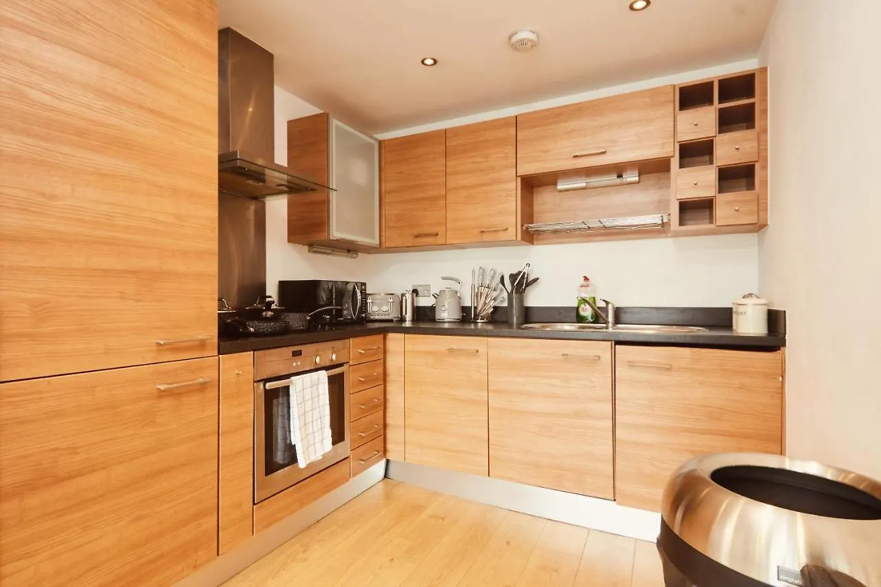 Deluxe City Modern Apt&Free Parking No Balcony Leeds  0*, Leeds (West Yorkshire)