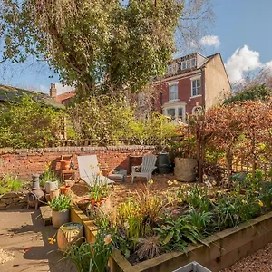  Holiday home Pass The Keys Wonky With Amazing Garden